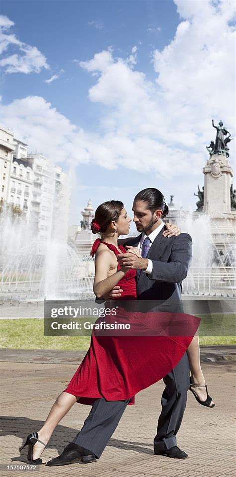 Couple dansant le tango