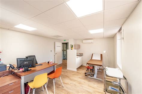 Photo d'un cabinet médical moderne et accueillant