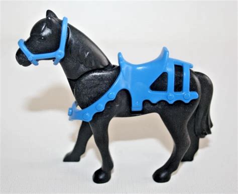 Cheval noir Playmobil avec selle bleue