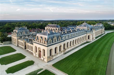 Grandes Écuries de Chantilly - façade principale