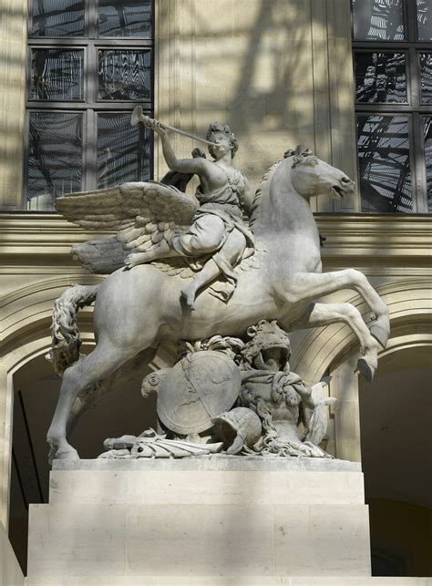 Sculpture de la Renommée à cheval sur le dôme des Grandes Écuries