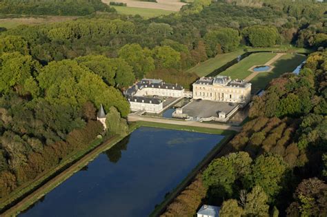 Château du Marais et son miroir d'eau