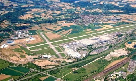 Vue aérienne de l'EuroAirport Bâle-Mulhouse-Fribourg