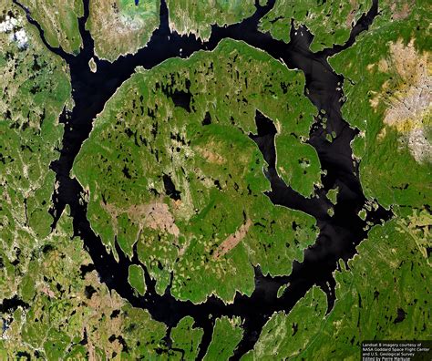 Image satellite du cratère de Manicouagan au Canada