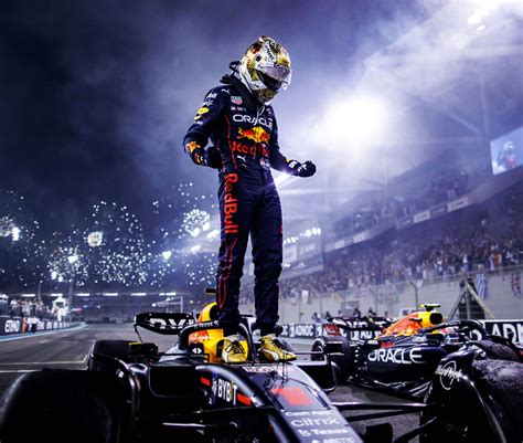 Max Verstappen célébrant une victoire avec Red Bull Racing