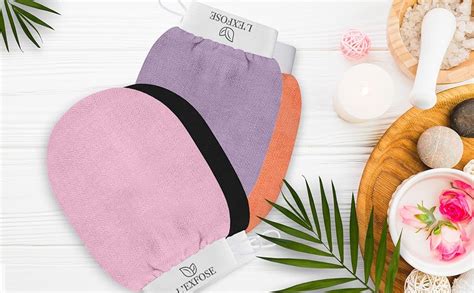 Infographie comparant l'impact écologique du gant de crin et des gommages conventionnels