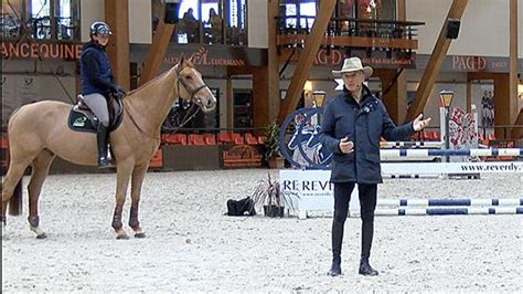 Pénélope Leprévost et Michel Robert dirigeant un stage équestre