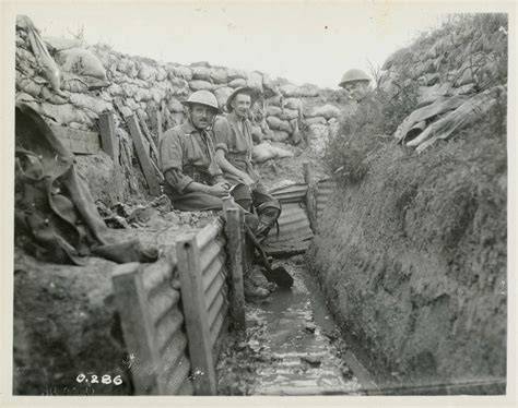 Photographie d'une tranchée durant l'hiver 1914-1915