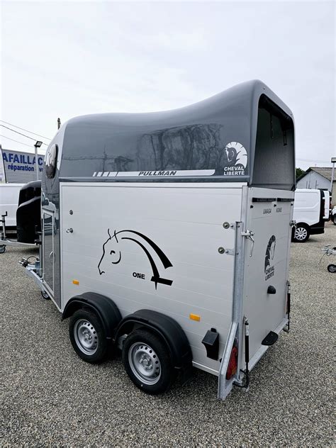 schéma technique d'un van Cheval Liberté avec pont-porte