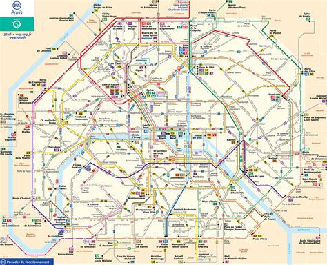 Carte de Paris avec le Crazy Horse et les stations de métro/bus environnantes