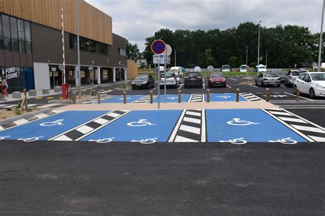 Calèche adaptée pour l'accessibilité PMR sur une promenade côtière