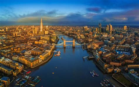 paysage urbain de Londres avec un ciel orageux
