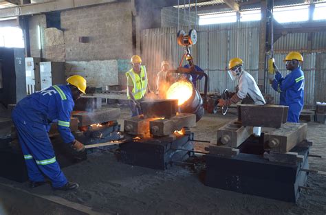 Vieux atelier de fonderie avec des moules en sable