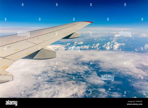 Vue depuis la nacelle d'un avion ravitailleur