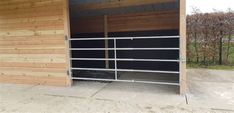Box de poulinage propre et spacieux