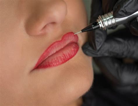 Exemples de maquillage permanent des lèvres