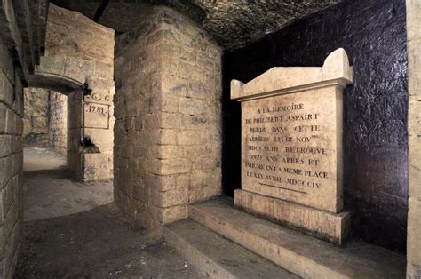 Tombe décorée dans les catacombes d'Alexandrie