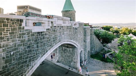 Vue de la Porte Saint-Jean à Québec