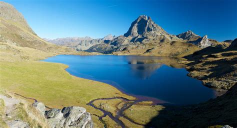 Paysage de montagne pyrénéenne avec des estives