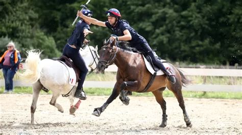 Cavaliers de pony games en action