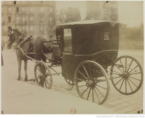Illustration ancienne d'un fiacre parisien dans une rue animée