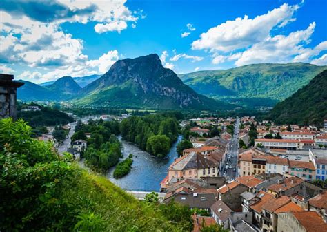 Paysage de l'Occitanie avec des chevaux