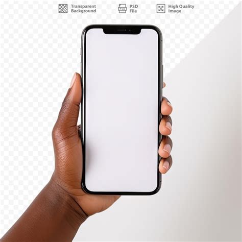 Une main tenant un cheval