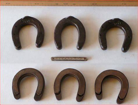 Boutons anciens avec motifs de fers à cheval