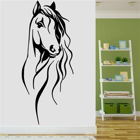 Sticker mural cheval et poulain appliqué sur un mur