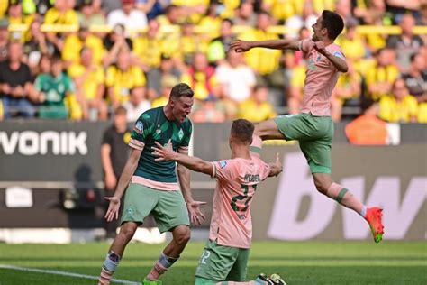 Joueurs du Werder Brême en action