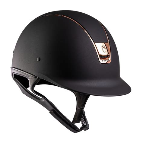 Collection variée de bombes d'équitation de différentes marques et styles