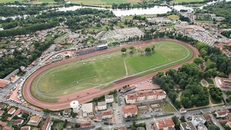 Vue aérienne de l'hippodrome de Feurs