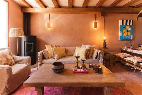 Intérieur d'un gîte rural décoré sur le thème équestre
