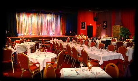 Intérieur d'un cabaret parisien début XXe siècle