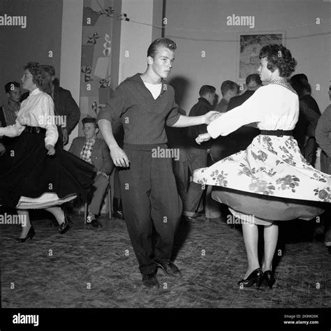 Couple dansant le fox-trot dans les années 1930