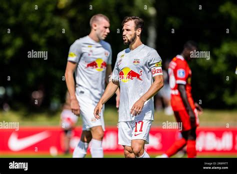 Joueurs du Red Bull Salzbourg célébrant un but